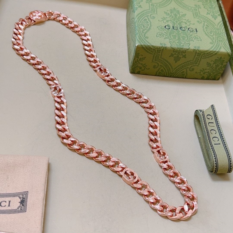 G*u*i necklaces